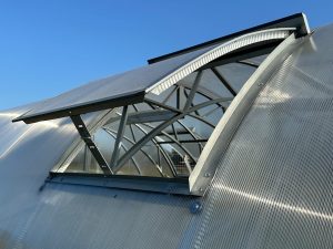 Форточка в крышу для арочной теплицы Slider